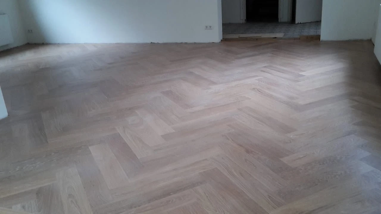 Visgraat vloer gelegd in geldrop