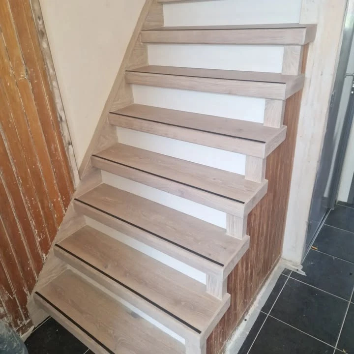 Hier hebben wij een trap mogen renoveren met prachtig hout en afgewerkt met olie.