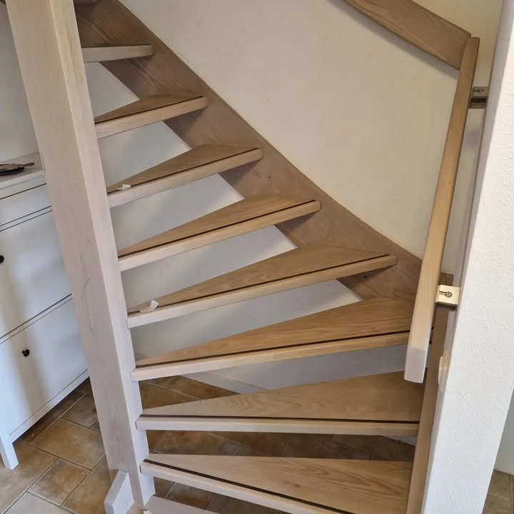 Massief houten trap gerenoveerd