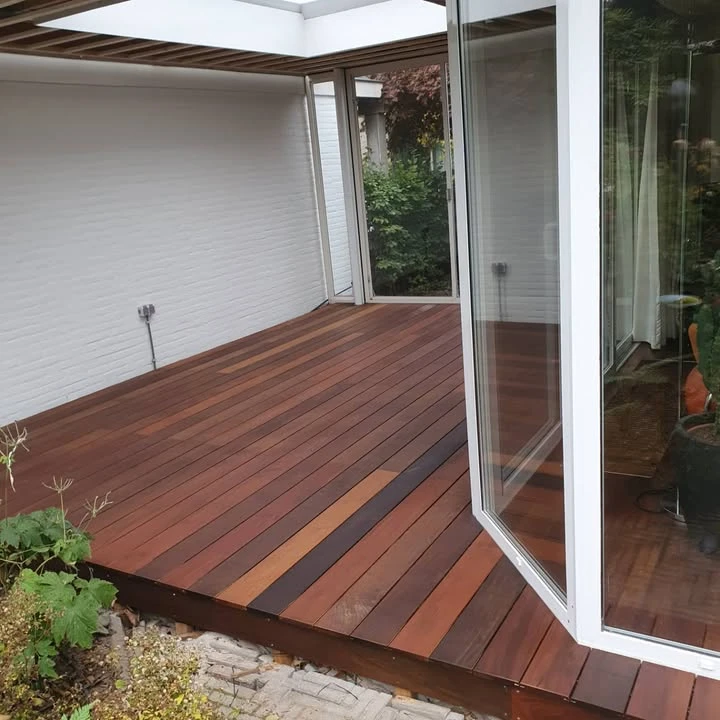 Vlonder op maat gemaakt, behandeld met naturel buitenolie