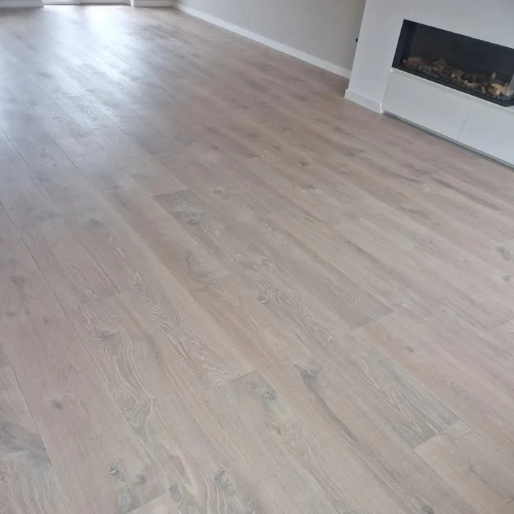 We hebben in Valkenswaard Ca. 100m2 parketvloer geschuurd en opnieuw behandeld.